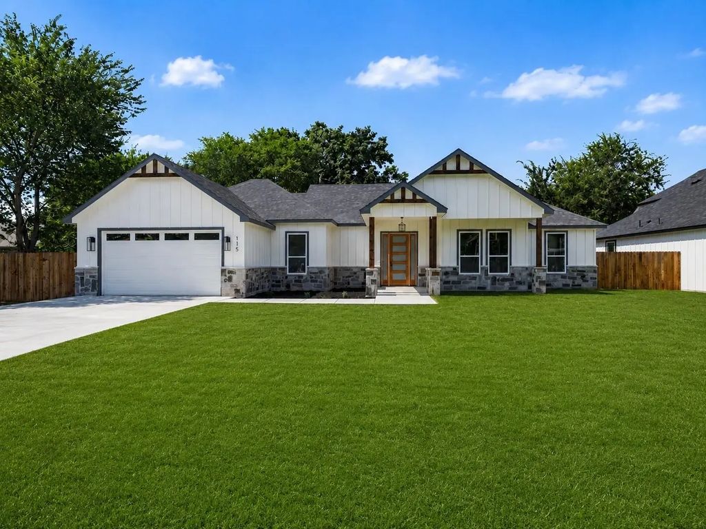 115 Dennis Drive, Azle