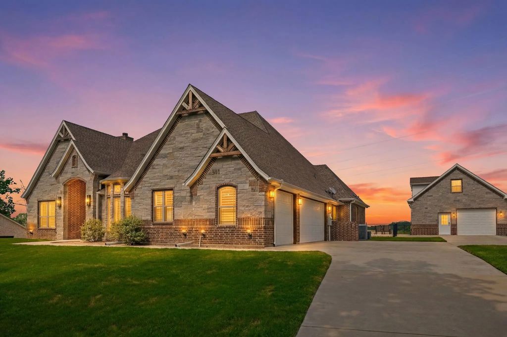 318 Arapahoe Ridge, Weatherford