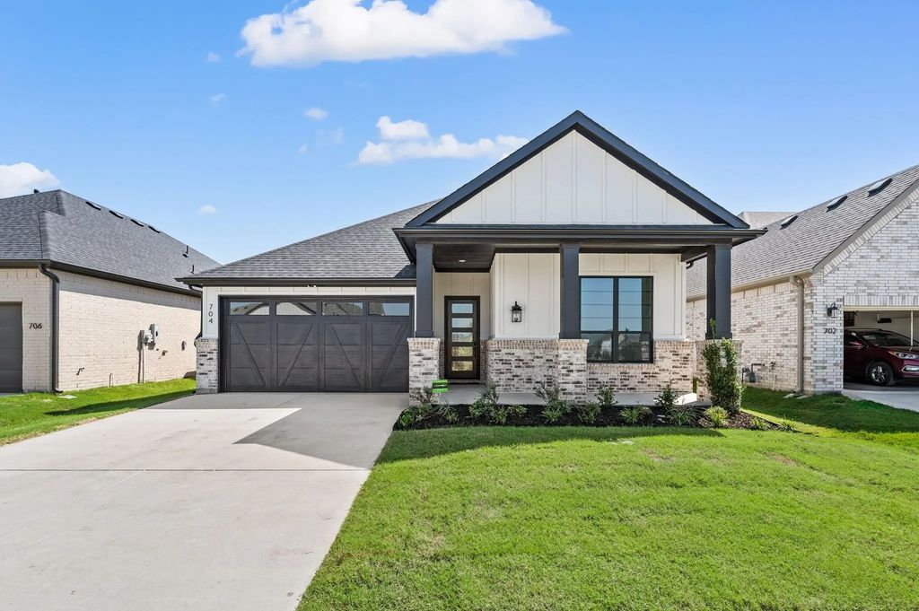 704 Blackbird Drive, Aledo