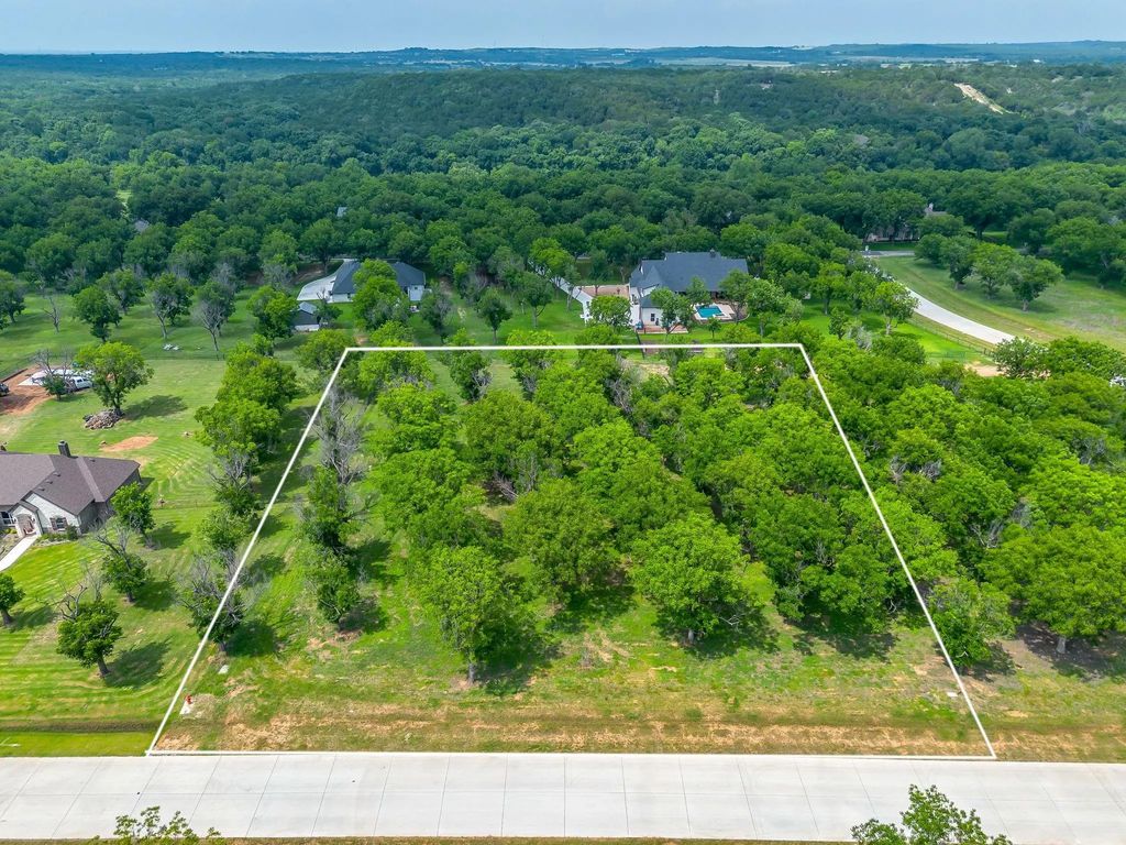 2184 E Landings N, Granbury