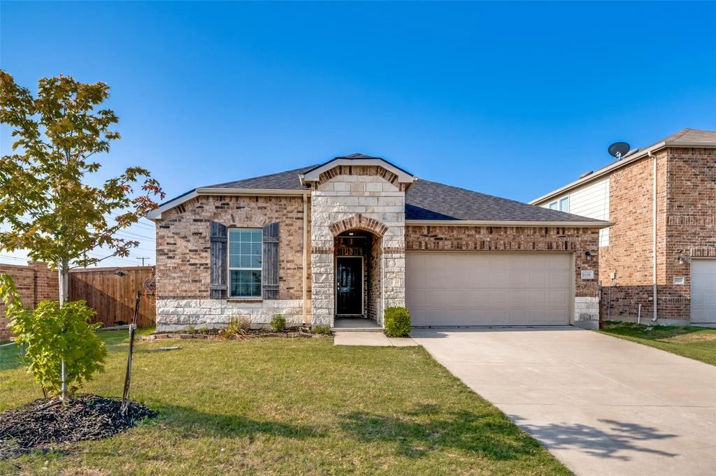 1926 Trace Drive, Aubrey