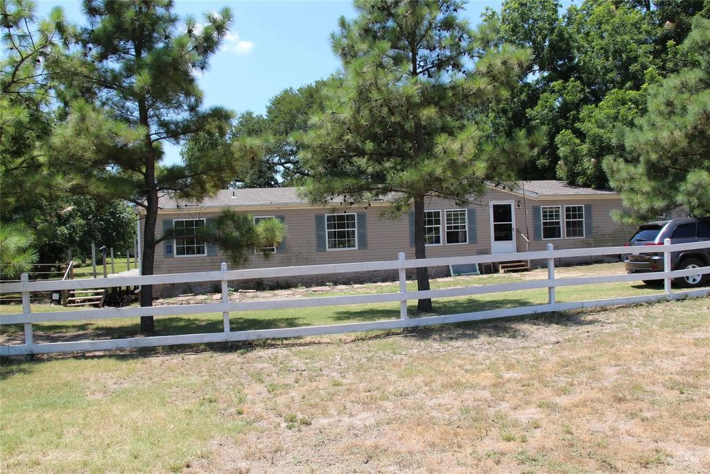 1199 County Road 1245, Savoy