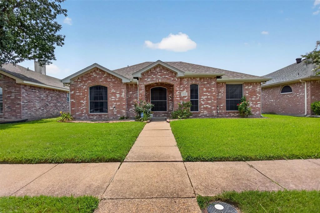 2020 Creek Royal Drive, Mesquite