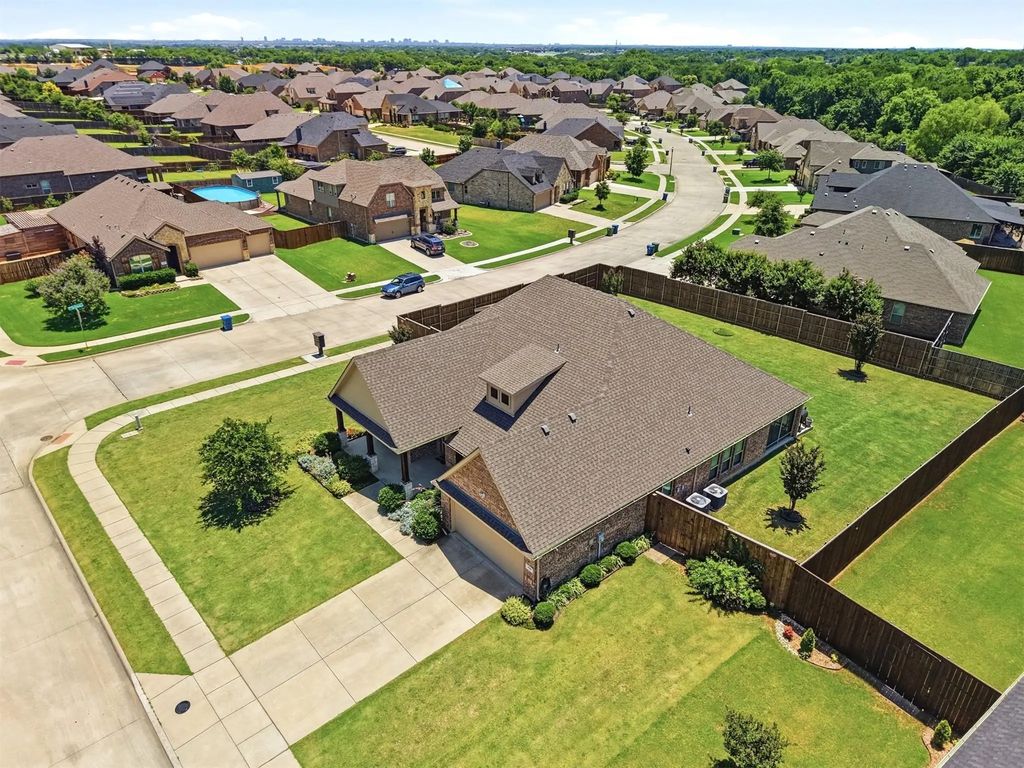 520 Winnetka Drive, Oak Point