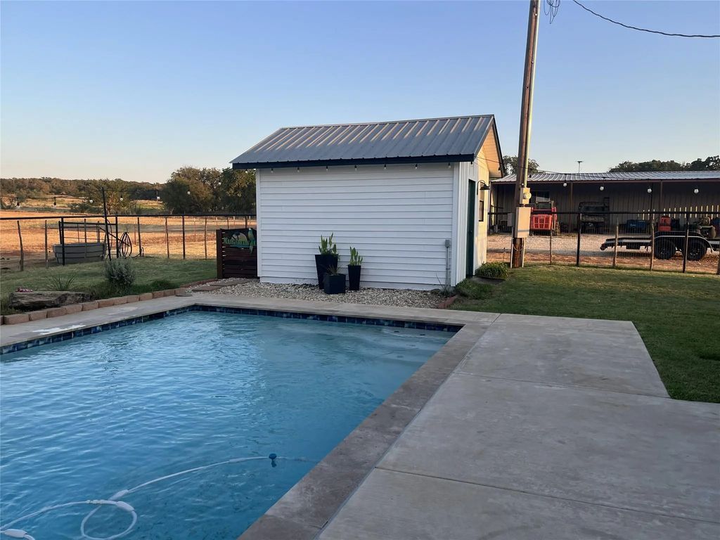 978 Longbranch Road, Nocona