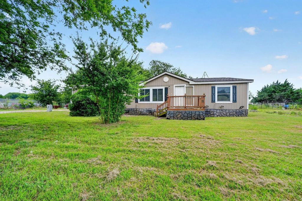 929 W Sterrett Road, Waxahachie
