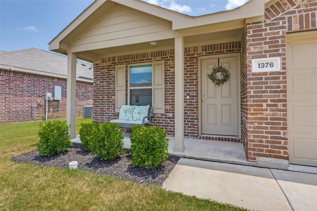 1376 Beach Drive, Pelican Bay