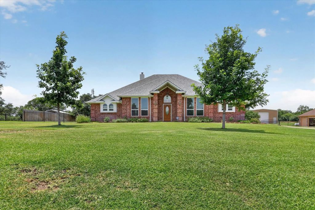 140 Oakwood Court, Lakeside