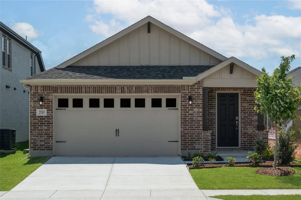 2510 Hawkins Street, Anna