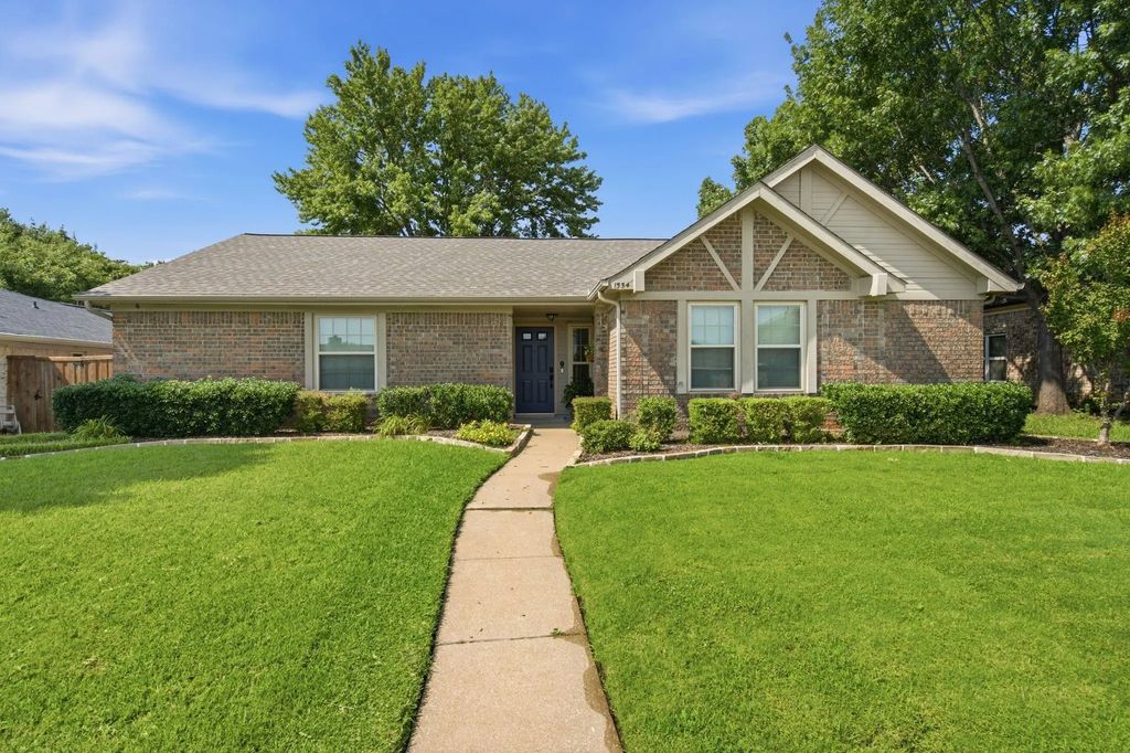 1554 Waterford Drive, Lewisville