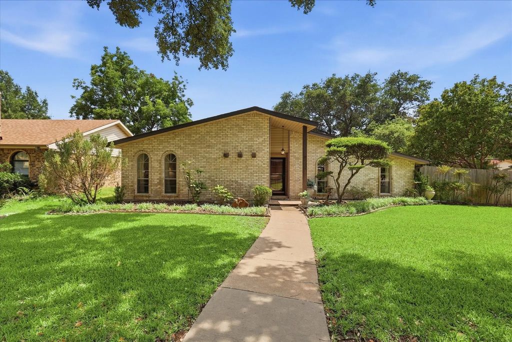 1336 Carnation Drive, Lewisville