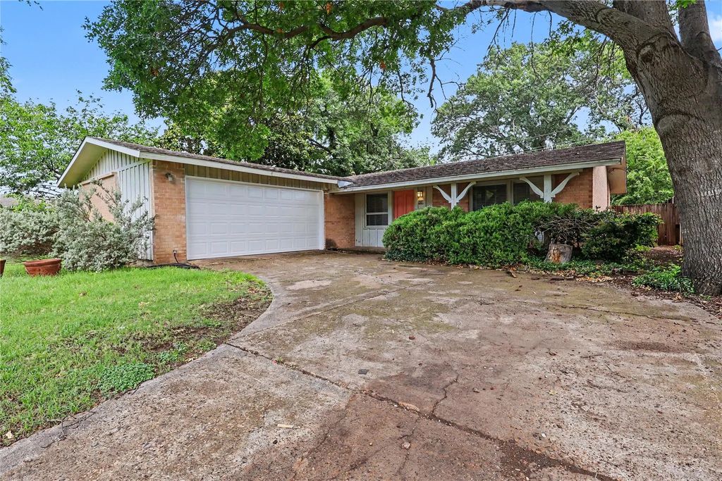 910 Wisteria Way, Richardson
