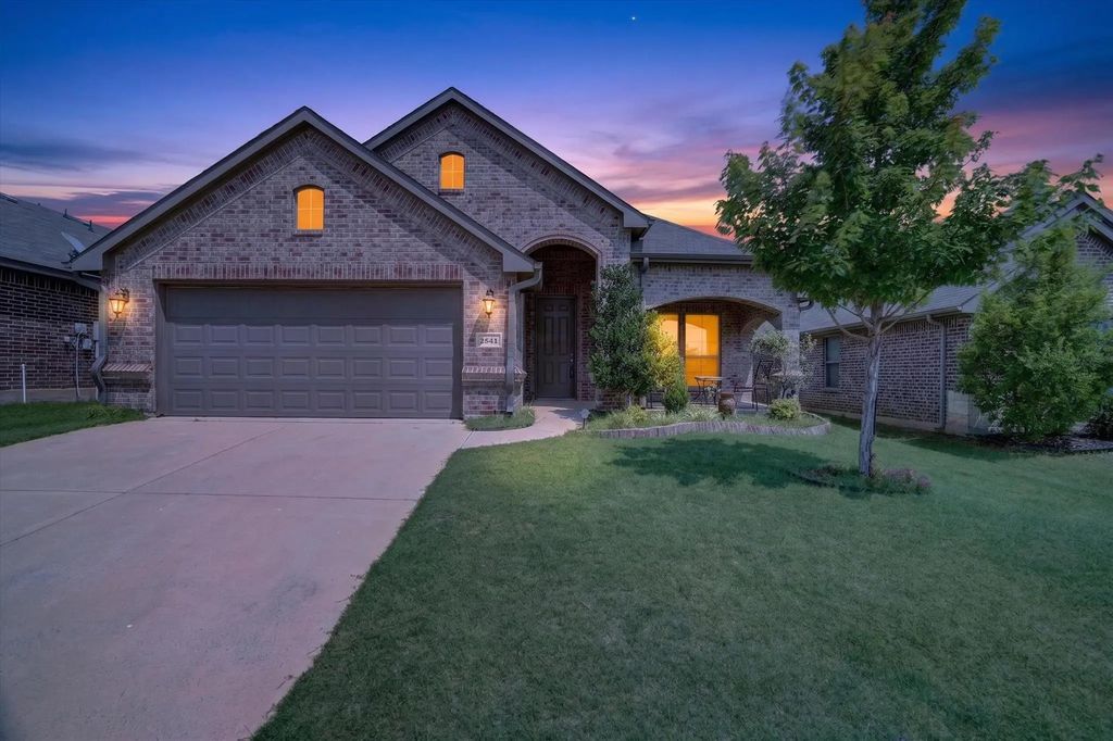 2541 Hadley Street, Weatherford