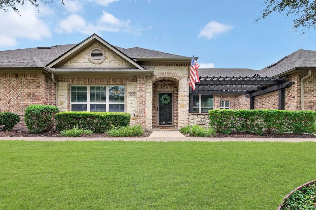 5878 Fairview Parkway, Fairview