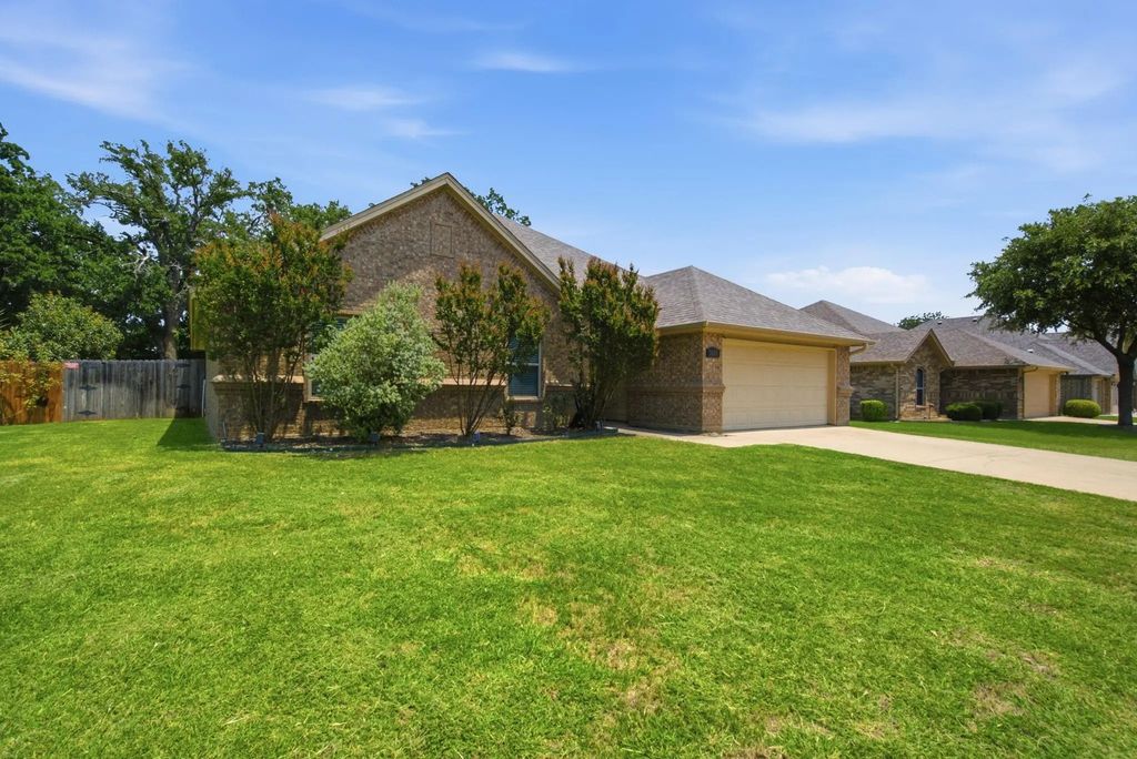 2013 Lindentree Drive, Weatherford