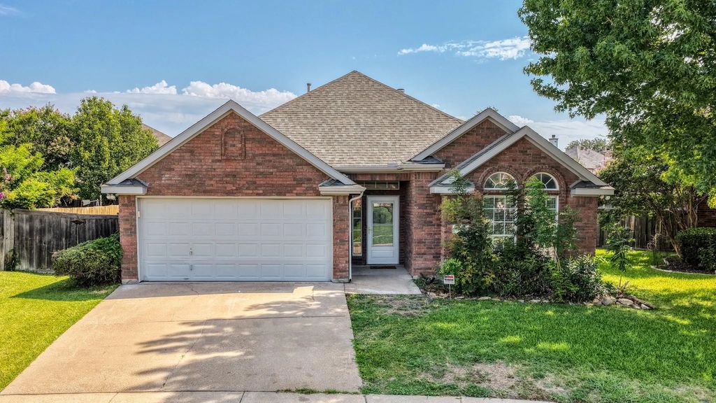 4567 Summerbrook Circle, Fort Worth