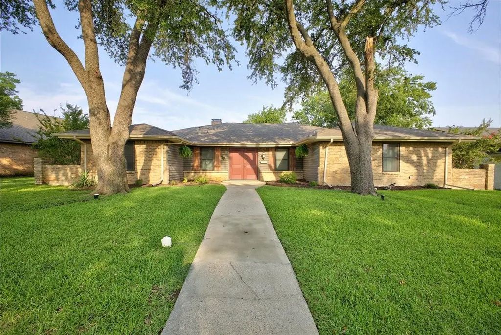 2307 Meadow Creek Drive, Carrollton
