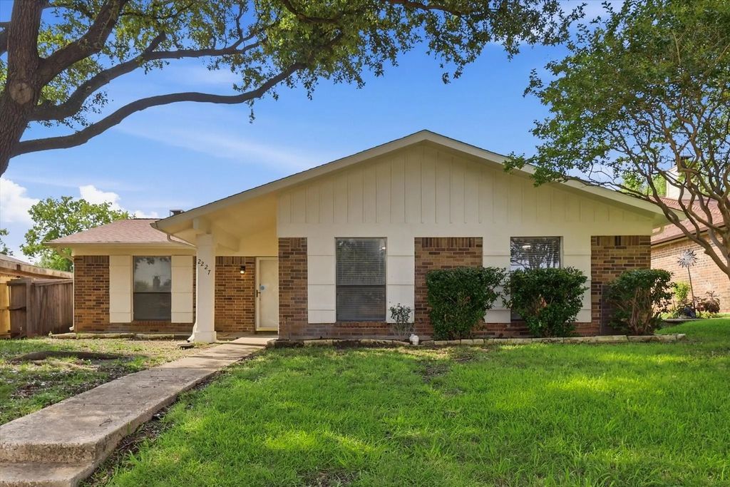 2227 Crockett Drive, Carrollton