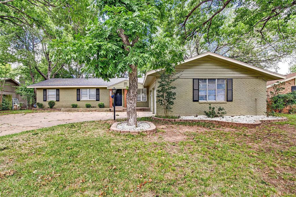 1206 Waggoner Drive, Arlington