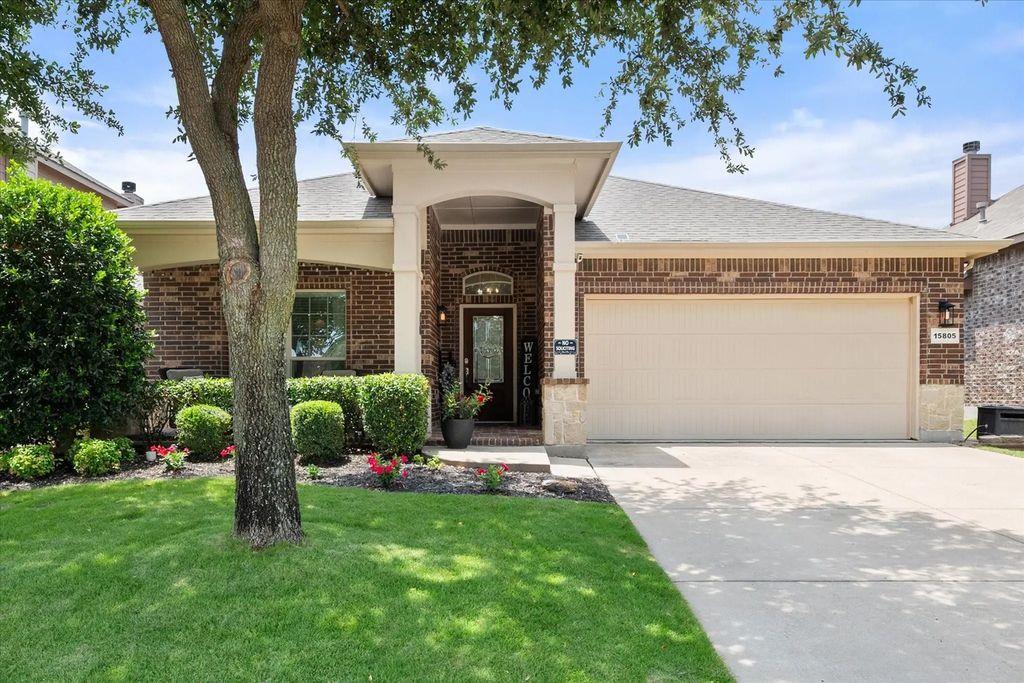 15805 Carlton Oaks Drive, Fort Worth
