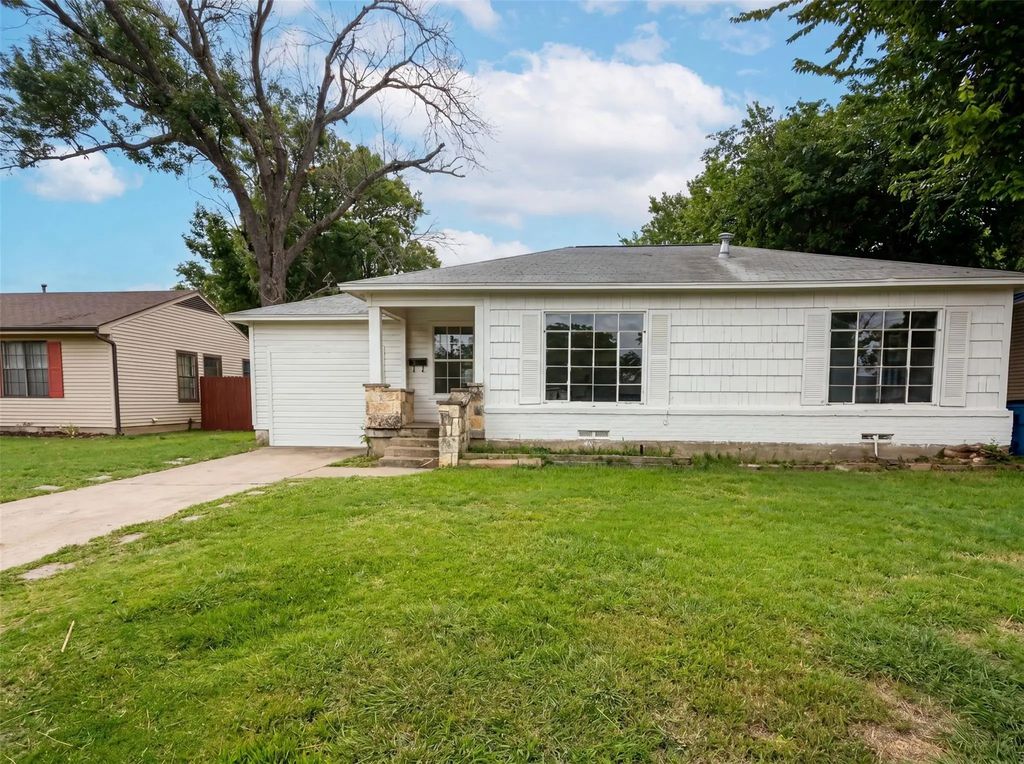 11216 Barbarosa Drive, Dallas