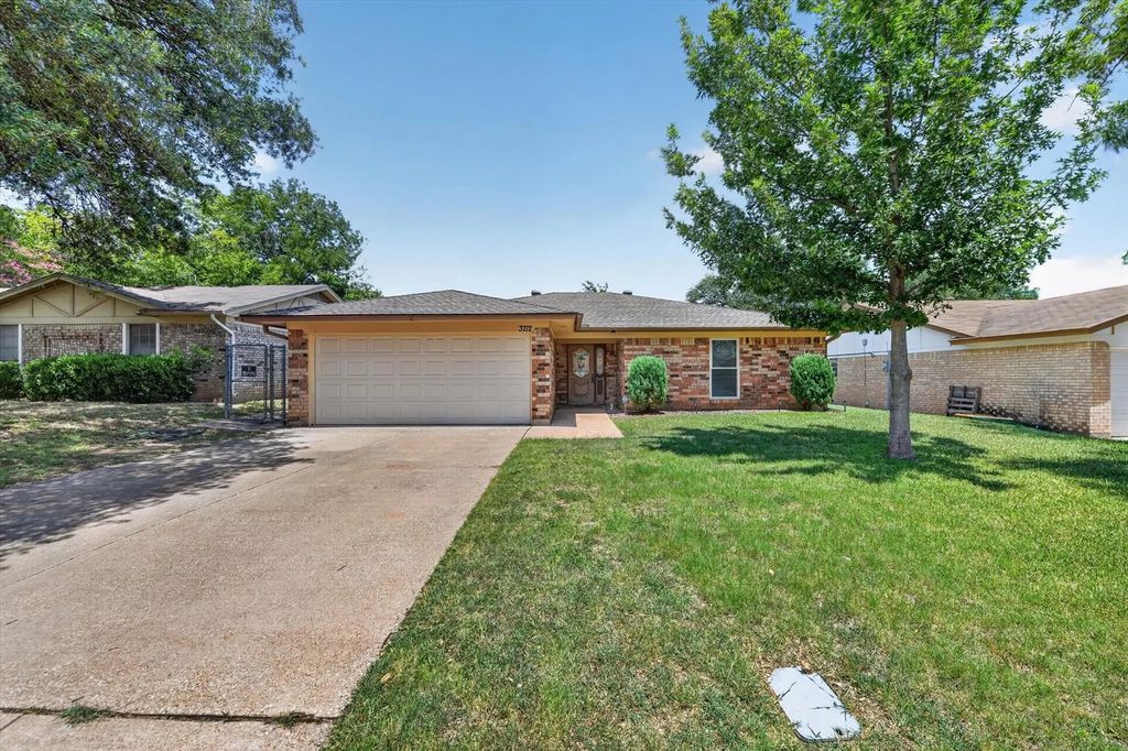 3712 Holly Springs Drive, Fort Worth