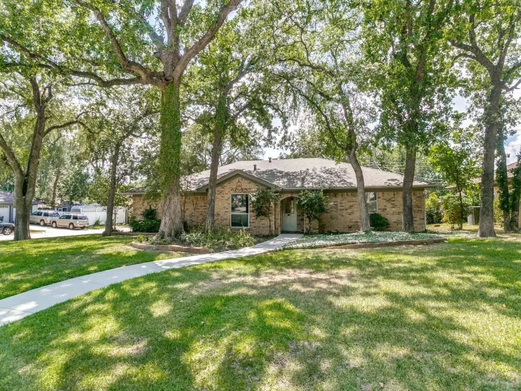 2201 Cambridge Drive, Hurst