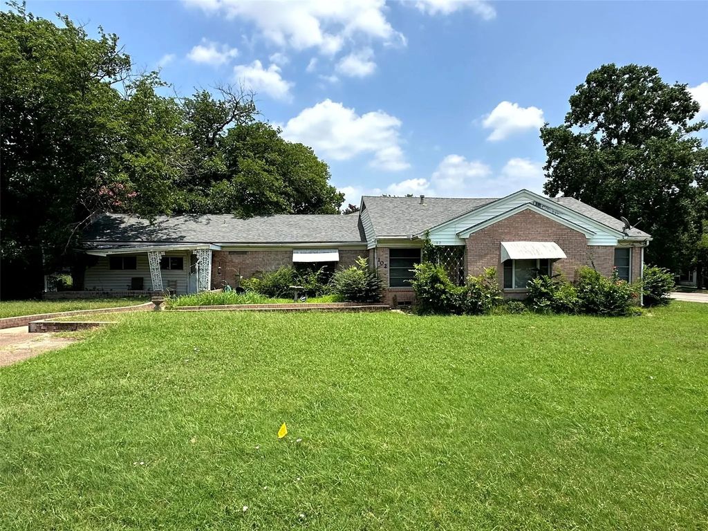 102 Denton Street, Hutchins