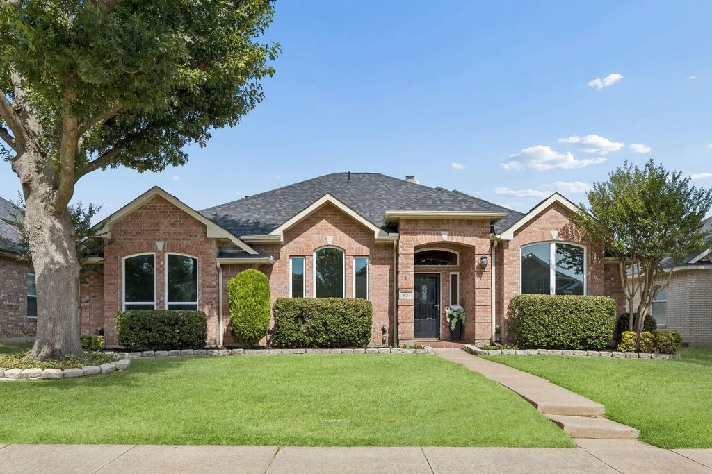 607 Grimsworth Court, Allen