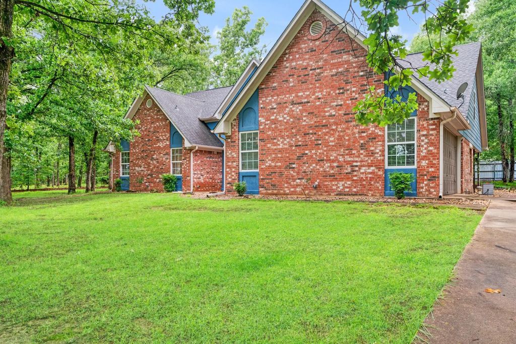 144 County Road 43400, Paris