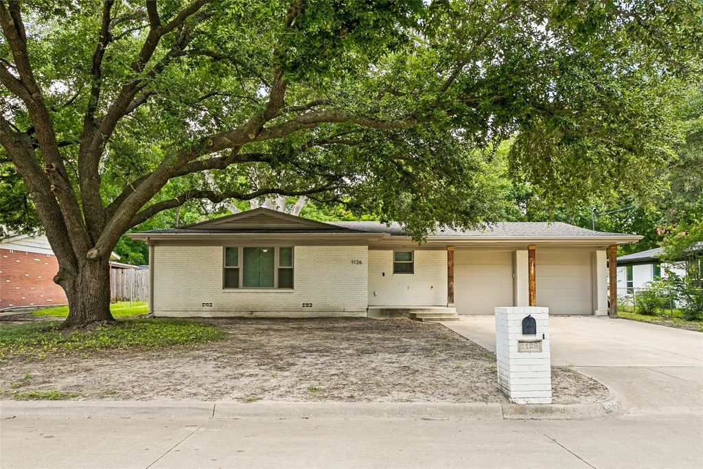 1126 Warden Street, Benbrook