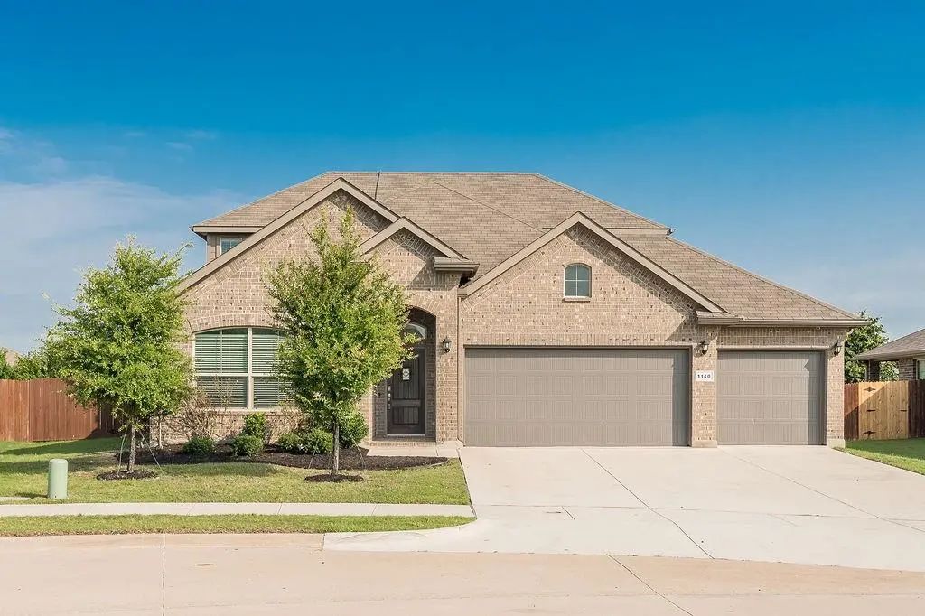 1140 Donnington Trail, Saginaw