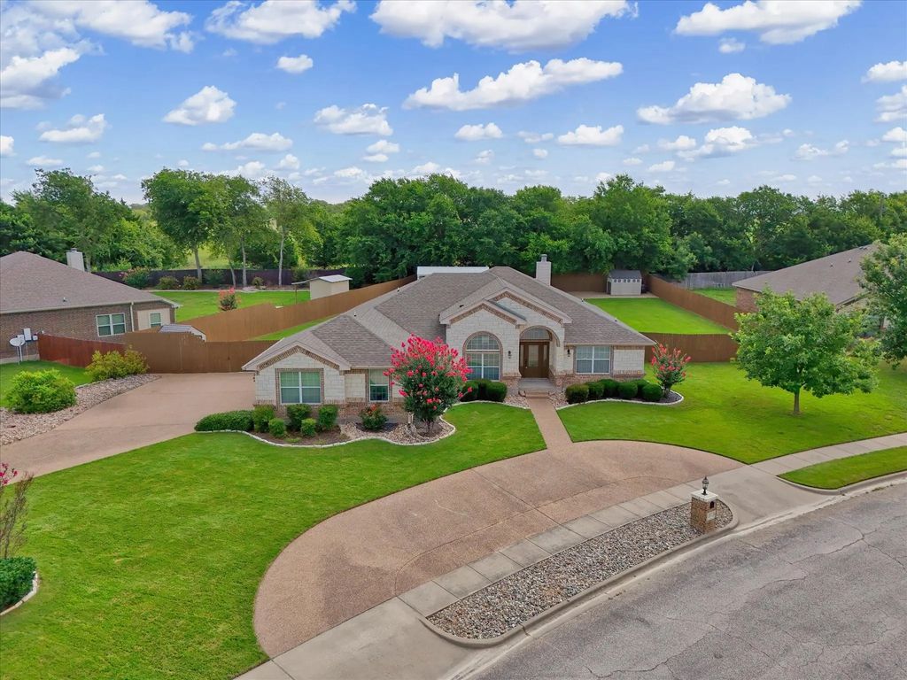 910 Springdale Lane, Lorena