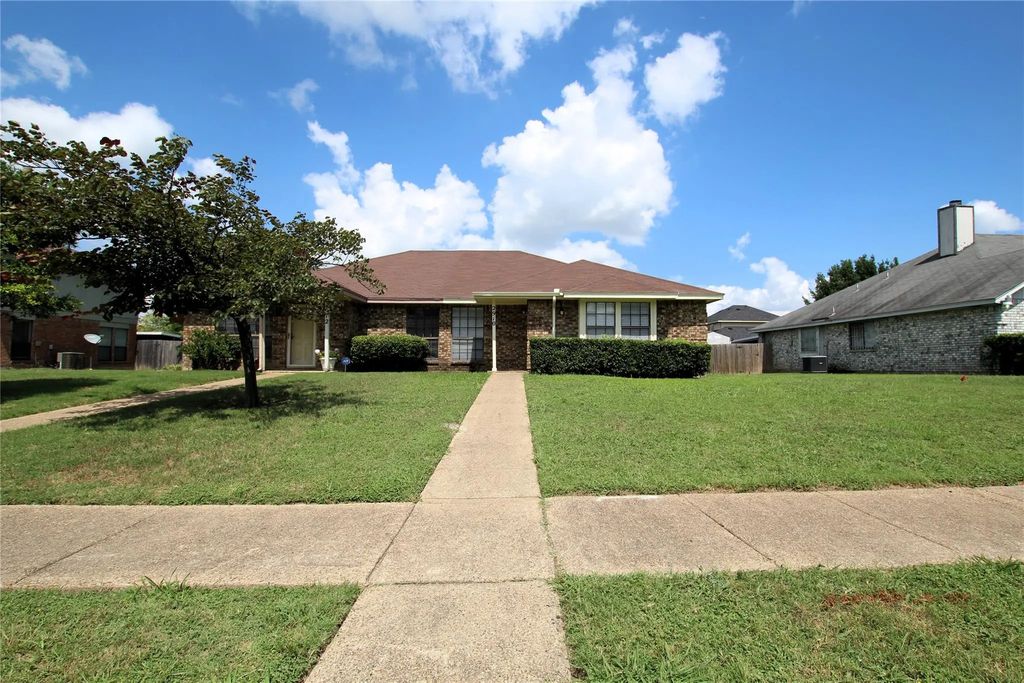 2910 Tanglewood Drive, Lancaster
