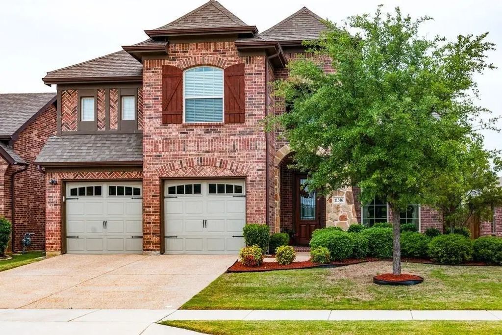 11516 Round Leaf Drive, Fort Worth