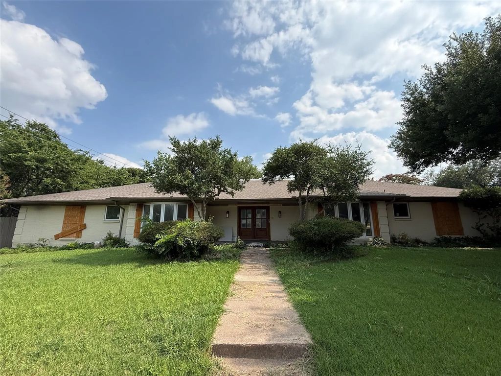 1013 Rockmoor Drive, Edgecliff Village