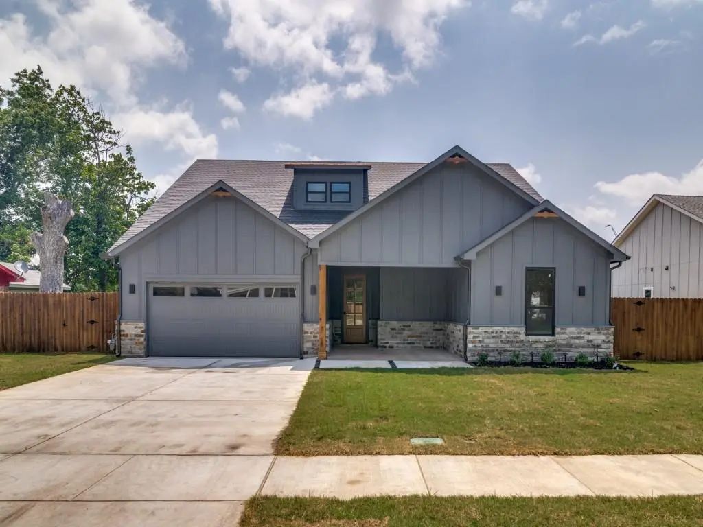 98 San Jacinto Street, Terrell