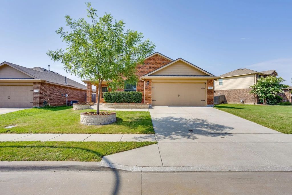 1229 Walnut Cliff Court, Fort Worth