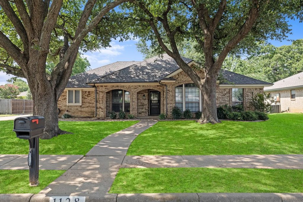 1128 Wingate Drive, Bedford