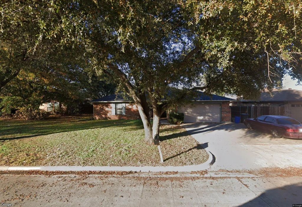 223 Meadowbrook Lane, Keller