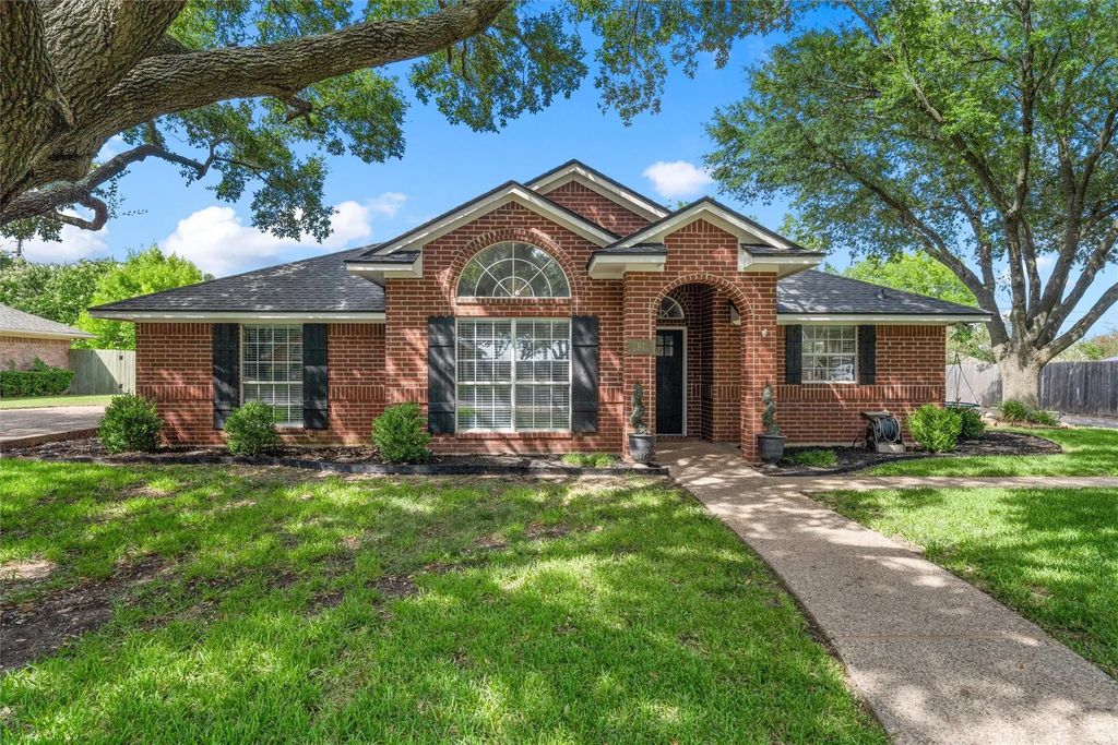 112 Briar Ridge Drive, Hewitt