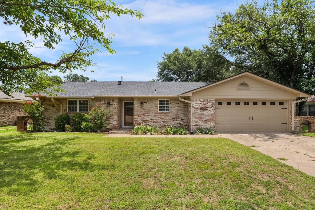 513 Quail Run Street, Greenville