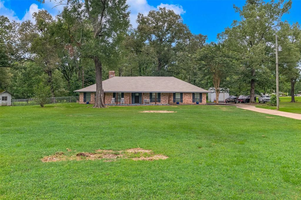 7433 Whispering Pines Drive, Shreveport