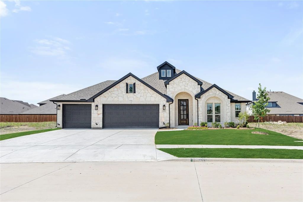 325 London Drive, Lavon