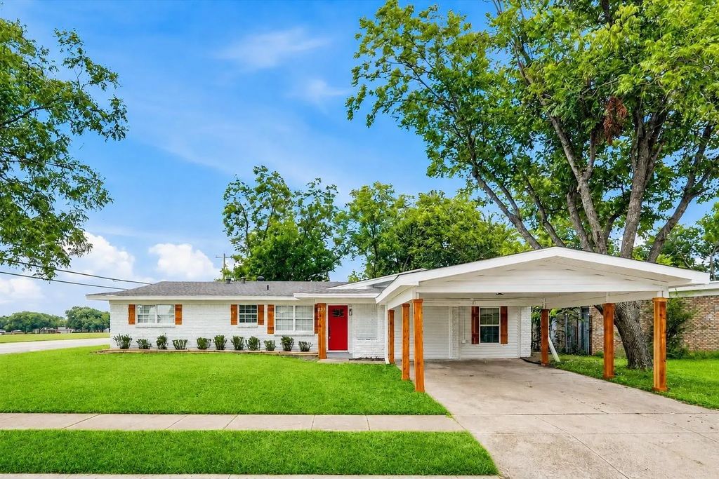 1301 Manor Drive, Cleburne