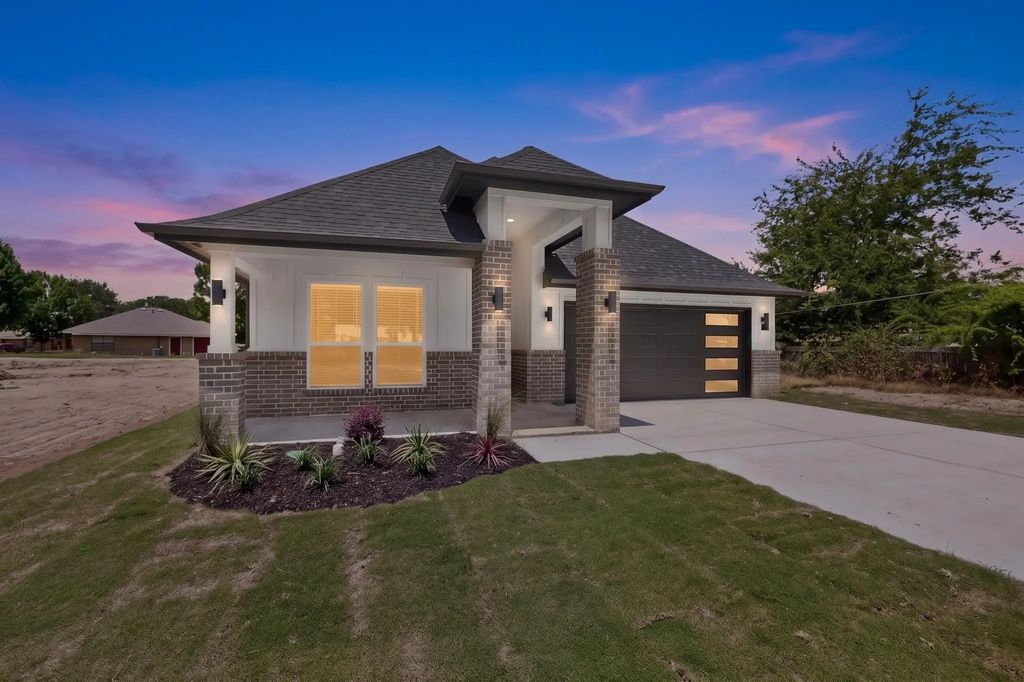 205 Boone Street, Edgewood