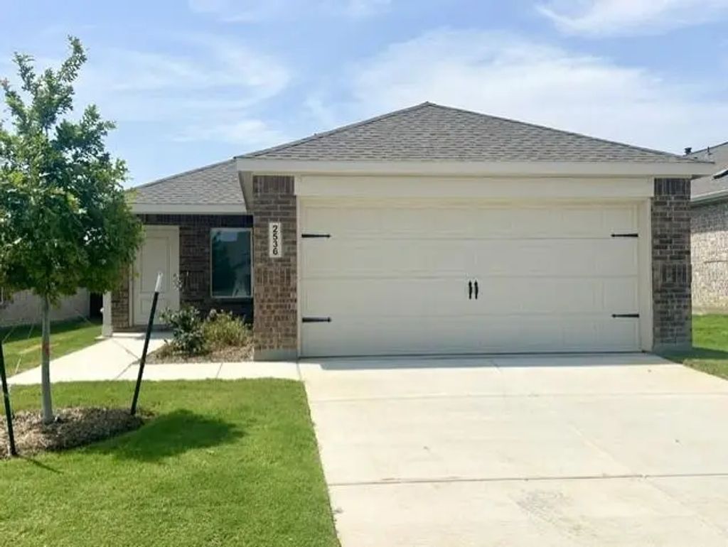 2536 Guineas Lane, Aubrey