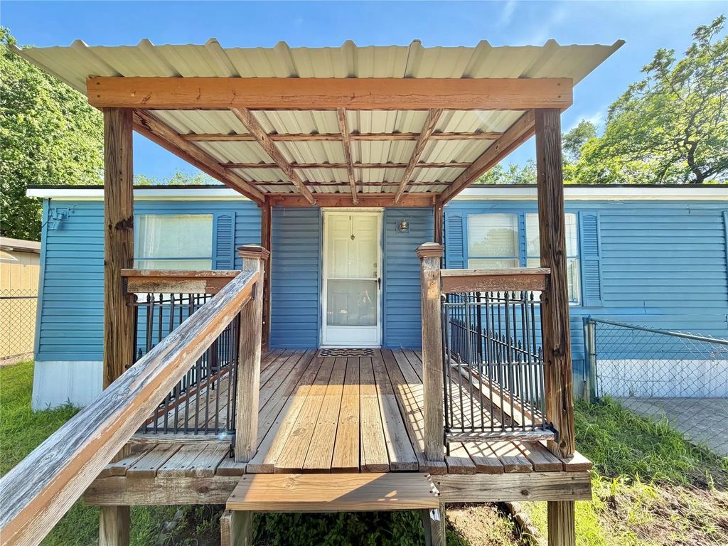 2022 Parrish Street, Waco