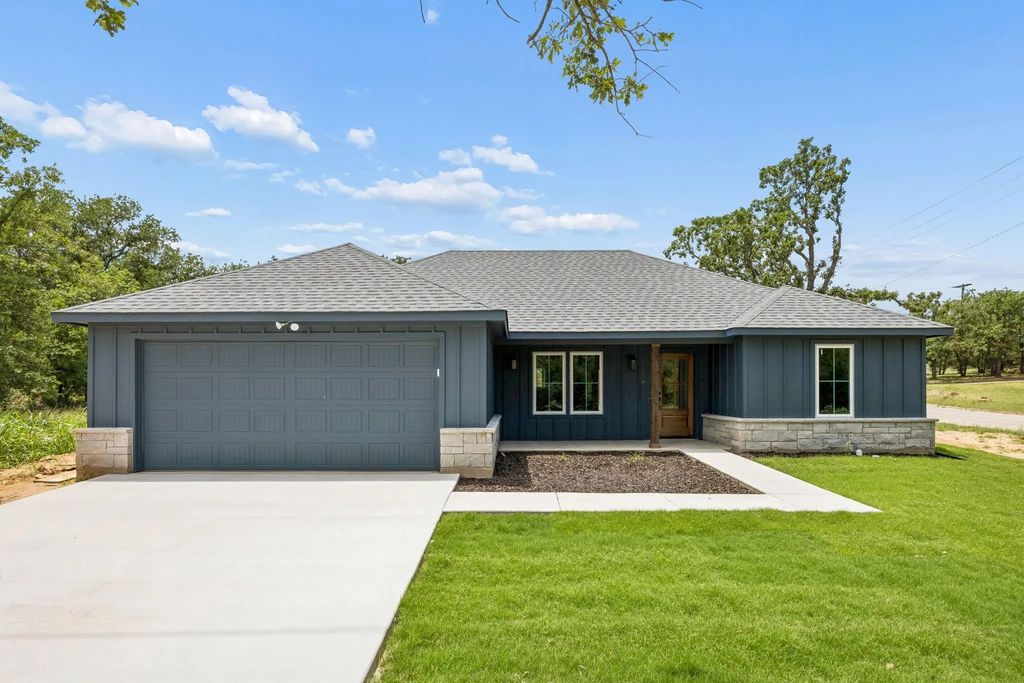 421 Hamilton Road, Mineral Wells