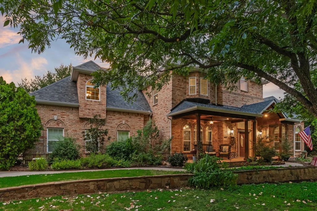 810 Cross Timbers Drive, Double Oak